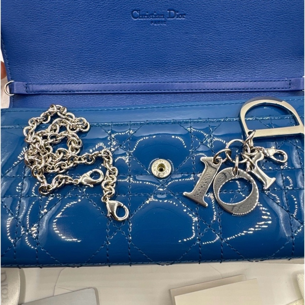 Authentic Christian Dior patent wallet with chain - Picture 3 of 11